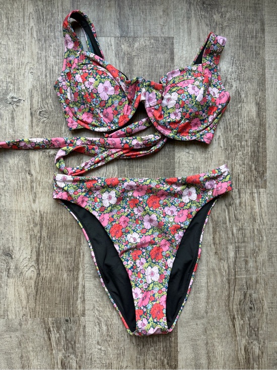 J. Crew Other - J. Crew Pink Floral Underwire Bikini Set